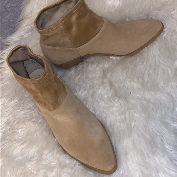 Shoes - Picture 4 of 11